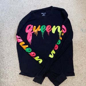 A black Queen light sweatshirt